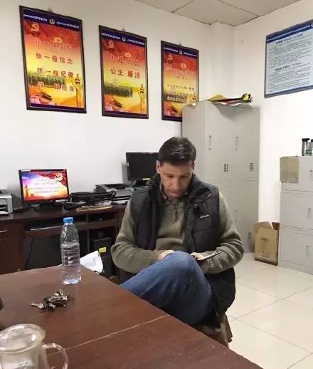 公司高管降职风波，总监遭降职为前台，公司被判赔26万