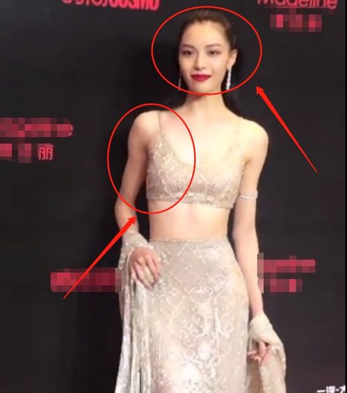 钟楚曦秀手臂肌肉线条，力量与美感的完美融合